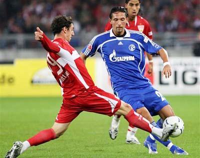 穆里尼奥提前送出圣诞礼物？两小将欧冠迎本菲卡一线队首秀（穆帅圣诞提前到？两小将欧冠对本菲卡完成一线队首秀）