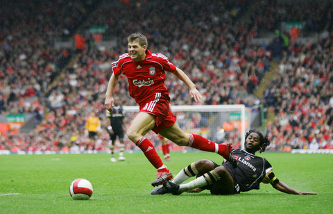 怀特第三节轰14分带队反超，米勒单节4三分回应（怀特第三节狂砍14分助队反超，米勒单节4记三分强势回敬）