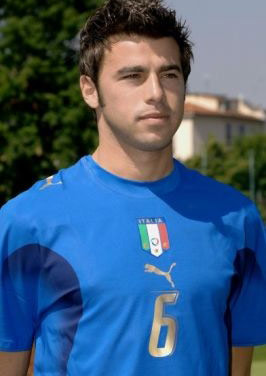 半场战报：弗赖堡1-0圣保利，铃木唯人建功（上半场结束：弗赖堡1-0领先圣保利，铃木唯人破门）